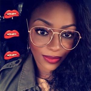 Meet your Posher, Monique